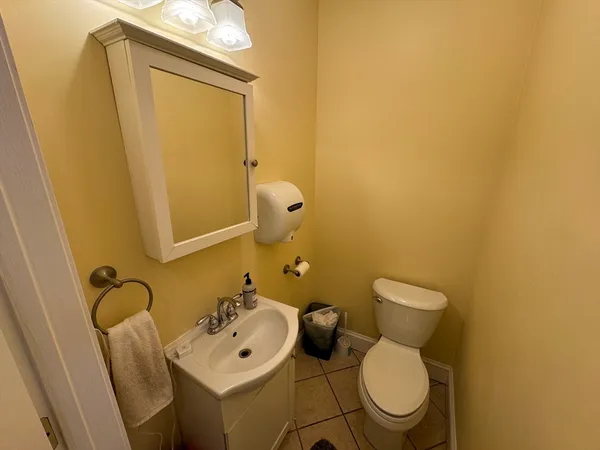 $6,600 | 208 Holland Street, Unit 2, Somerville, MA 02144