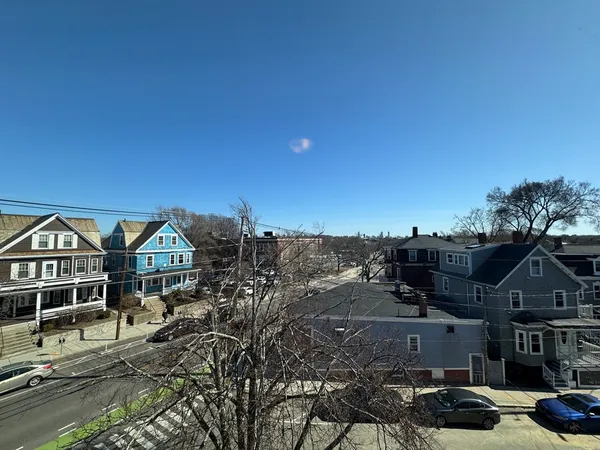 $6,600 | 208 Holland Street, Unit 2, Somerville, MA 02144