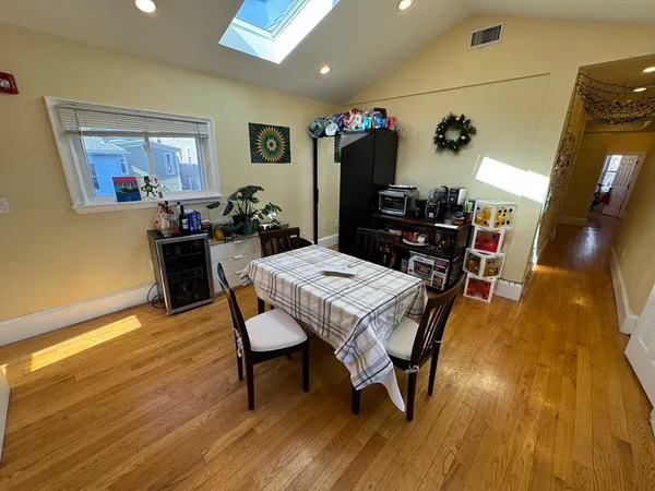 $6,600 | 208 Holland Street, Unit 2, Somerville, MA 02144