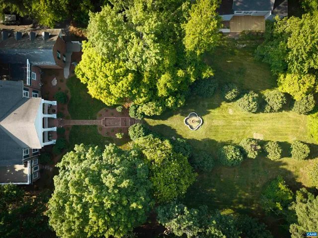 a sign that is sitting in a yard