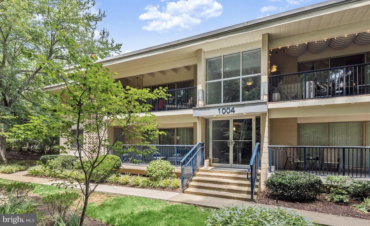 1004 Primrose Road, Unit 301 Annapolis, MD 21403 - Photo 1 of 8 Gallery Image 1