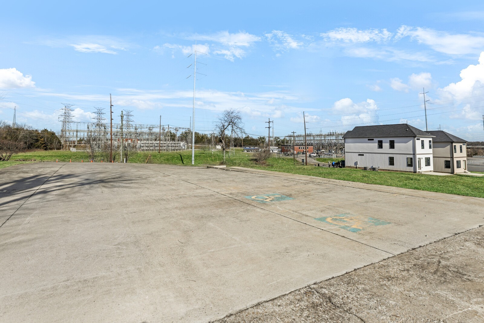 123 East Campbell Road Madison, TN 37115 - Photo 9 of 17 a view of a city street
