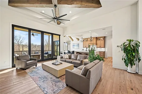 $2,250,000 | 15703 Dd Highway, Smithville, MO 64089