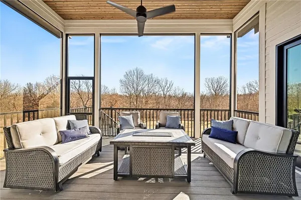 $2,250,000 | 15703 Dd Highway, Smithville, MO 64089