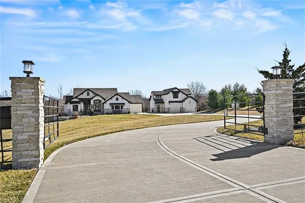 $2,250,000 | 15703 Dd Highway, Smithville, MO 64089