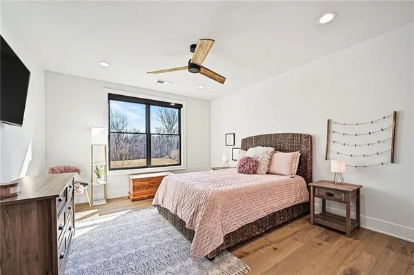 $2,250,000 | 15703 Dd Highway, Smithville, MO 64089