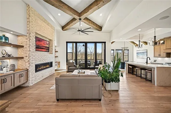 $2,250,000 | 15703 Dd Highway, Smithville, MO 64089