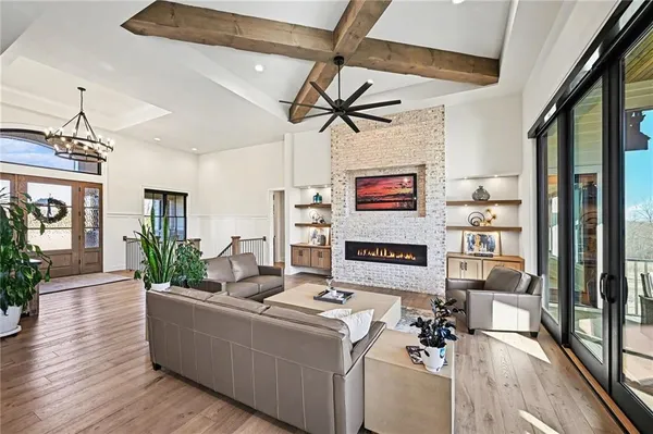 $2,250,000 | 15703 Dd Highway, Smithville, MO 64089