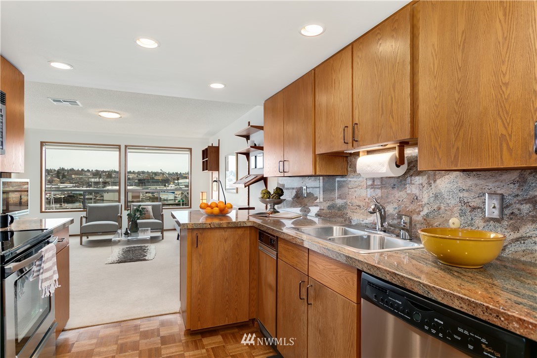 3100 West Commodore Way, Unit 308 Seattle, WA 98199 - Photo 14 of 25 Gallery Image 14