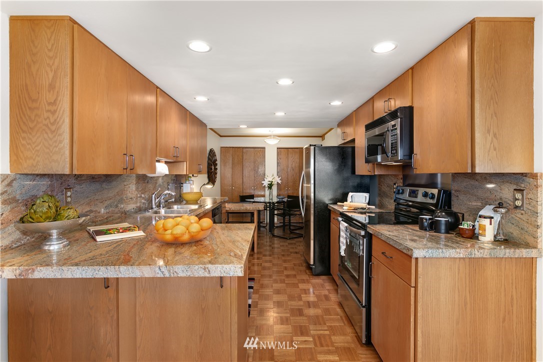 3100 West Commodore Way, Unit 308 Seattle, WA 98199 - Photo 15 of 25 Gallery Image 15