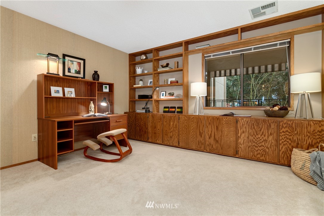 3100 West Commodore Way, Unit 308 Seattle, WA 98199 - Photo 18 of 25 Gallery Image 18