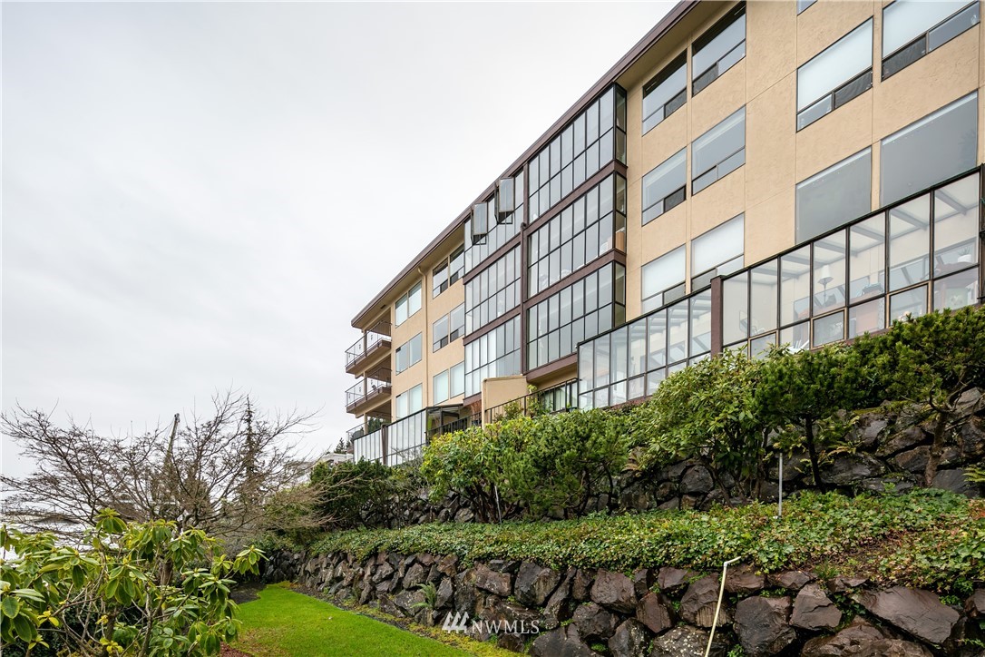 3100 West Commodore Way, Unit 308 Seattle, WA 98199 - Photo 21 of 25 Gallery Image 21