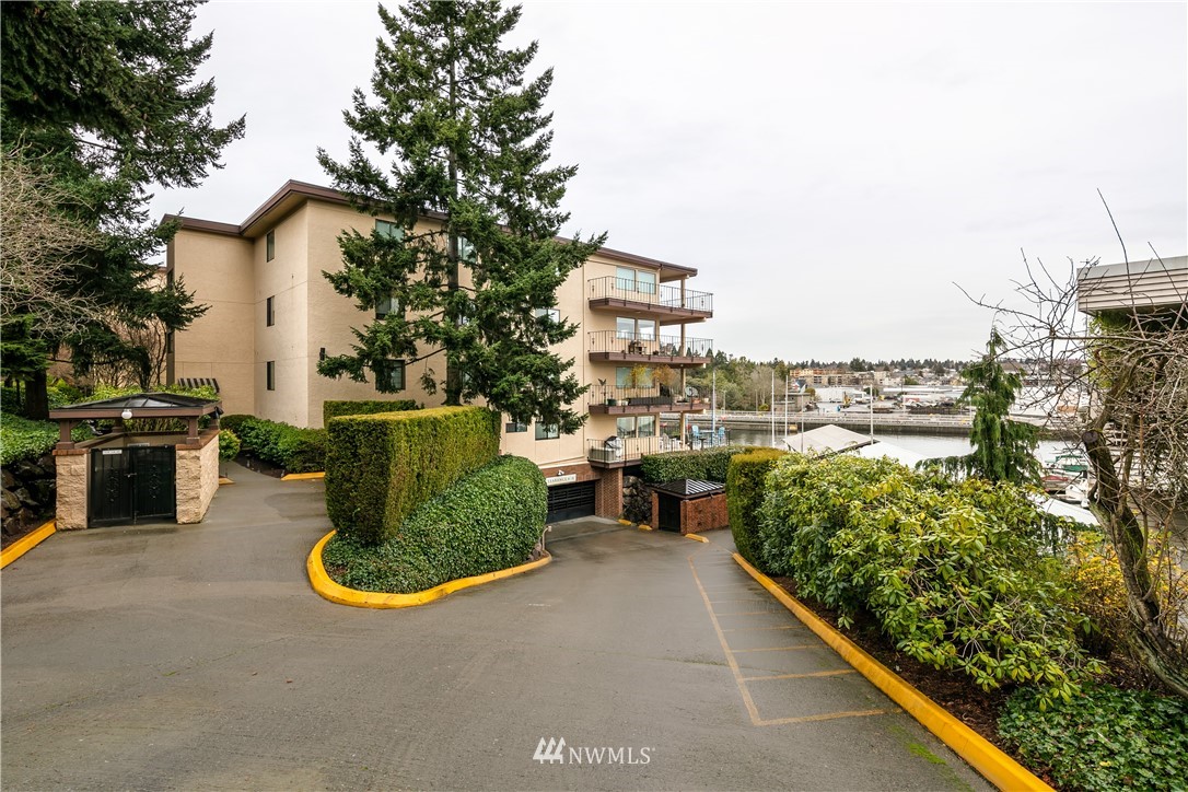 3100 West Commodore Way, Unit 308 Seattle, WA 98199 - Photo 24 of 25 Gallery Image 24