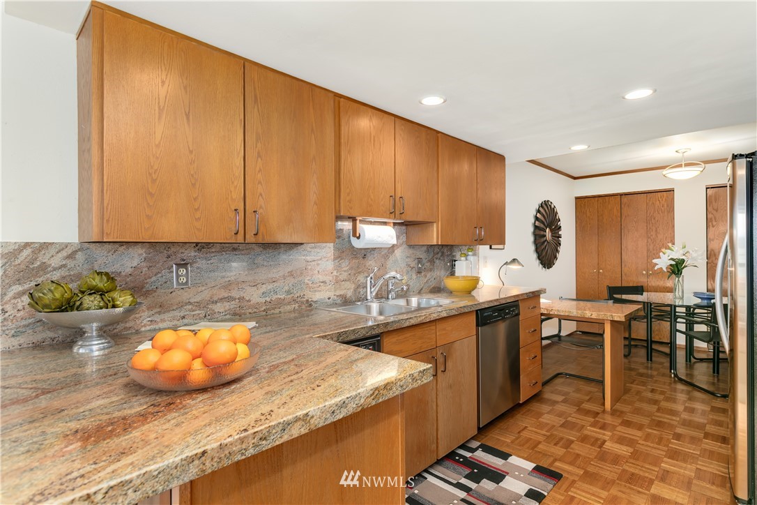 3100 West Commodore Way, Unit 308 Seattle, WA 98199 - Photo 4 of 25 Gallery Image 4