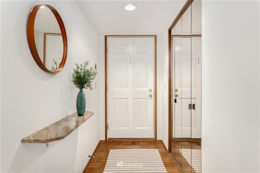 3100 West Commodore Way, Unit 308 Seattle, WA 98199 - Photo 6 of 25 Gallery Image 6