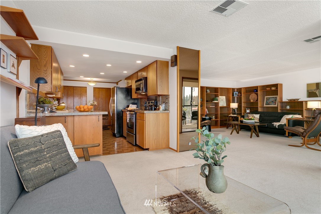 3100 West Commodore Way, Unit 308 Seattle, WA 98199 - Photo 8 of 25 Gallery Image 8
