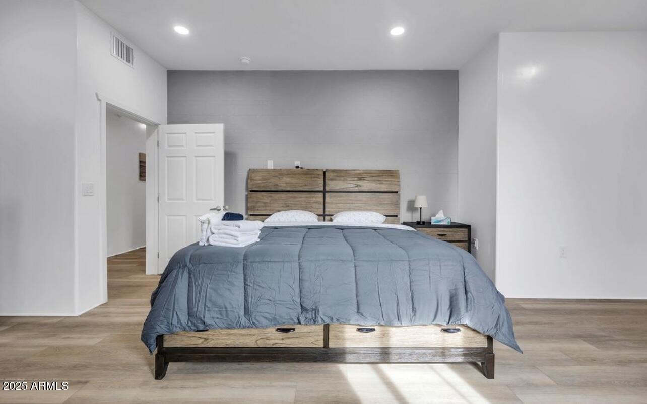 842 South Farmer Avenue Tempe, AZ 85281 - Photo 6 of 14 a bedroom with a bed and window