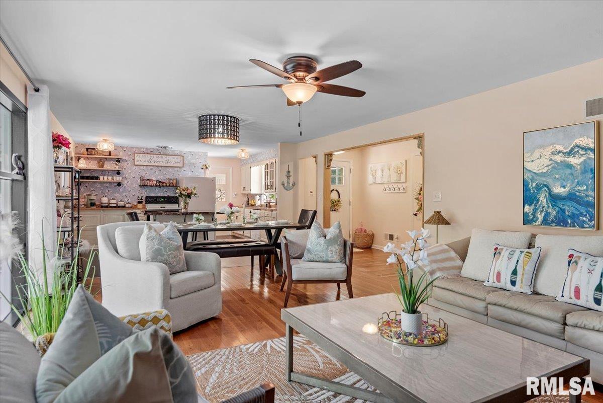 185 Circle Drive Springfield, IL 62703 - Photo 10 of 52 Gallery Image 10