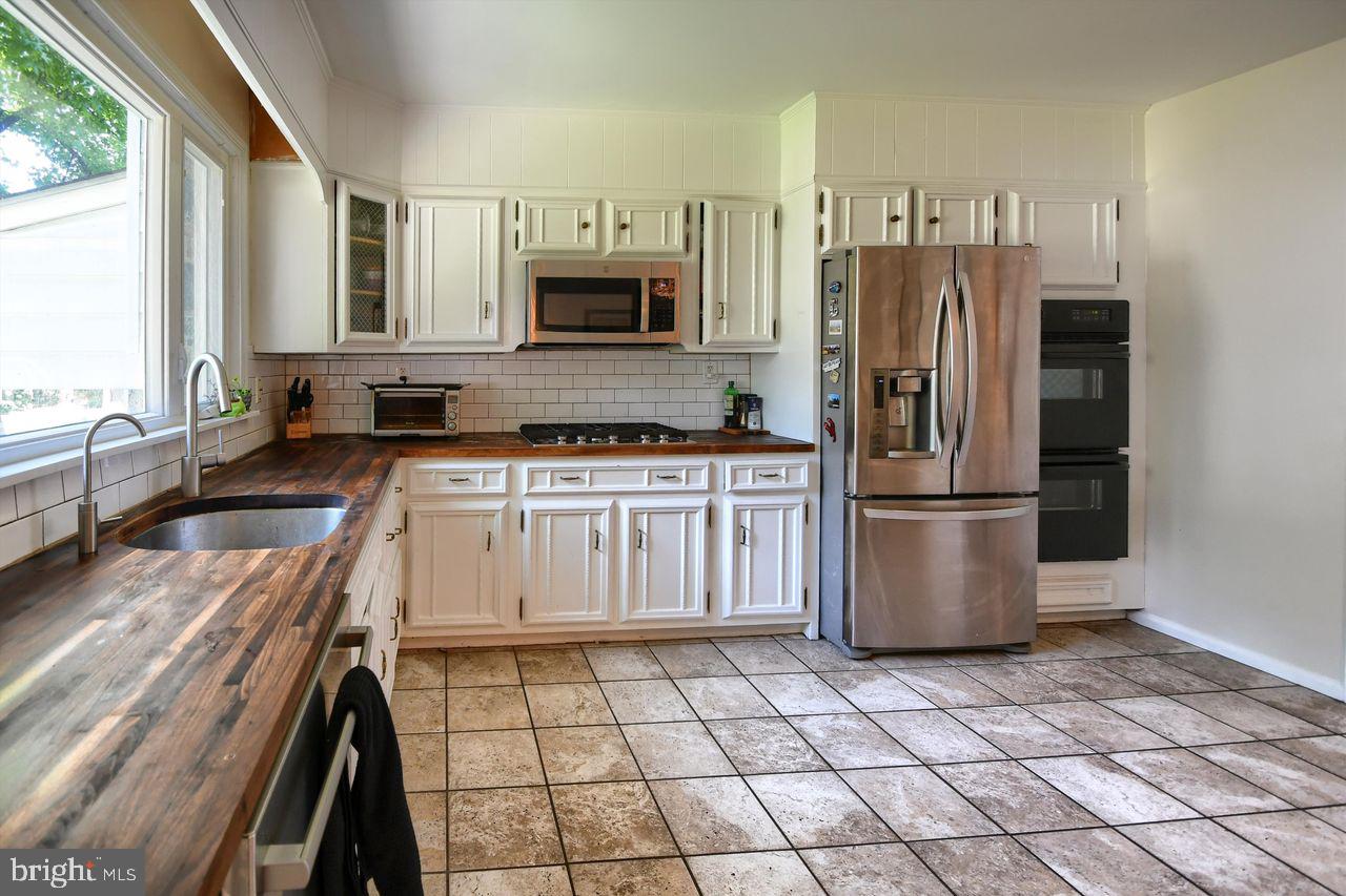1020 Edwards Drive Springfield, PA 19064 - Photo 8 of 32 Gallery Image 8