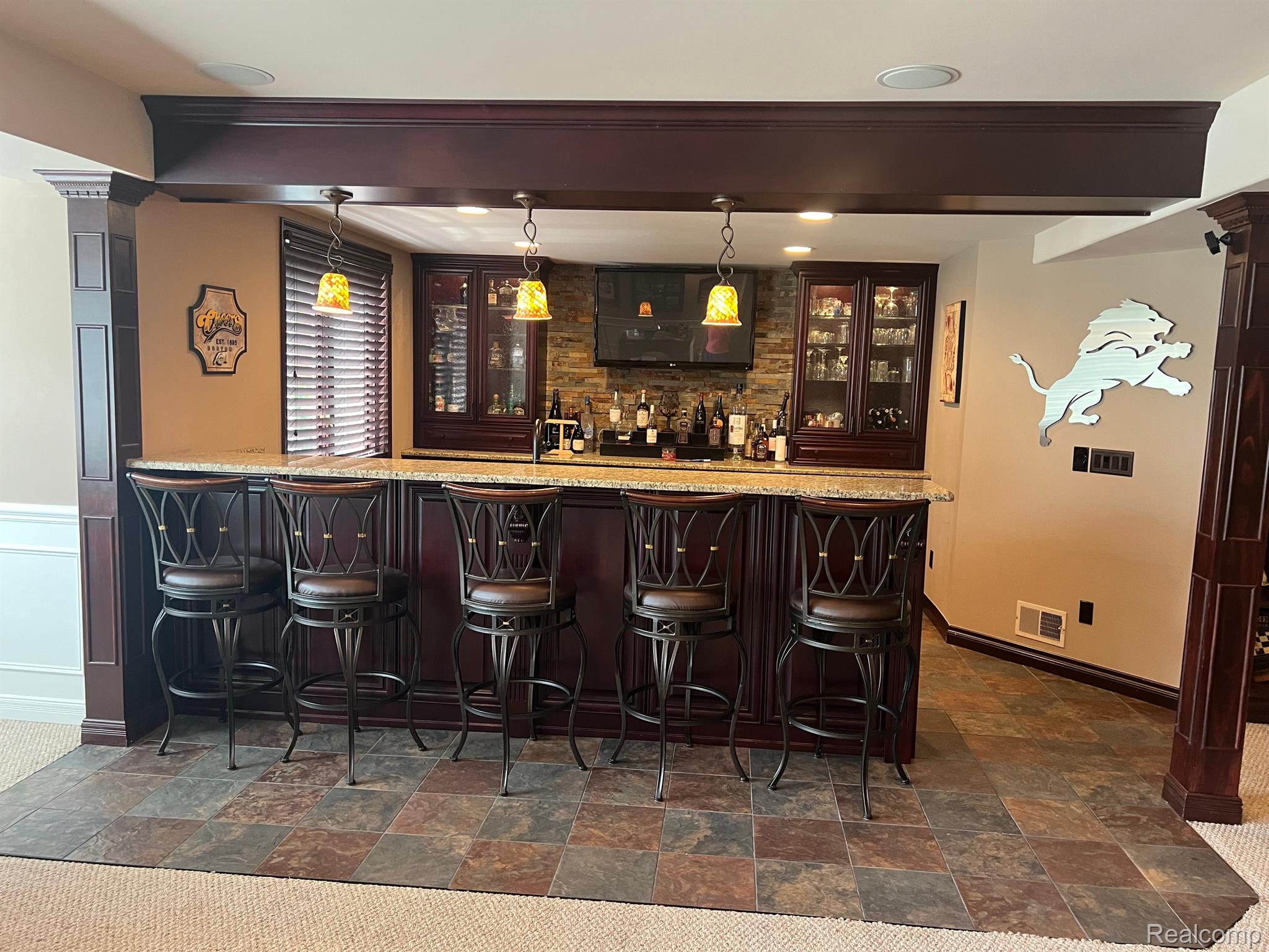 725 Panorama Drive Rochester, MI 48306 - Photo 20 of 57 Basement full bar