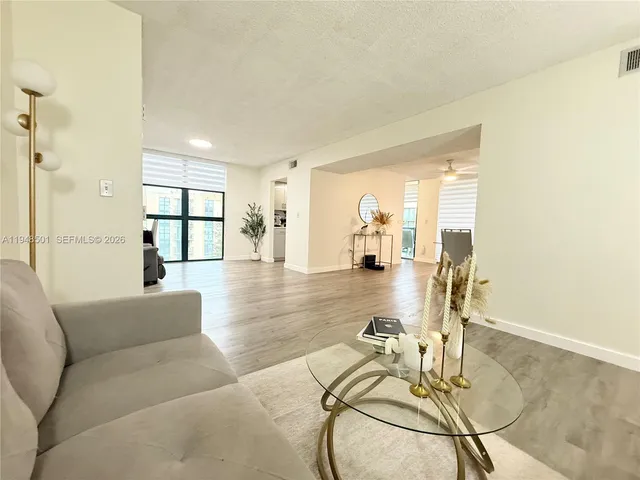 $2,695 | 11800 Southwest 18th Street, Unit 4104, Miami, FL 33175