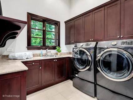 $2,500,000 | 11315 77th Street, Burr Ridge, IL 60527