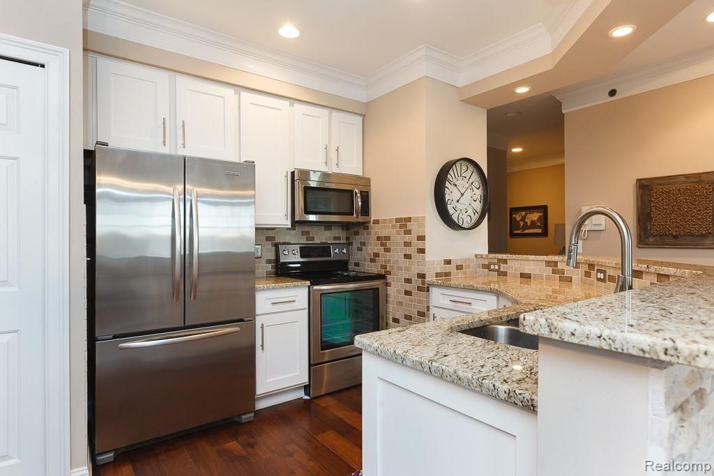 39194 Hayes Road, Unit 34 Clinton Township, MI 48038 - Photo 10 of 23 39194-Hayes-Road-010.jpg