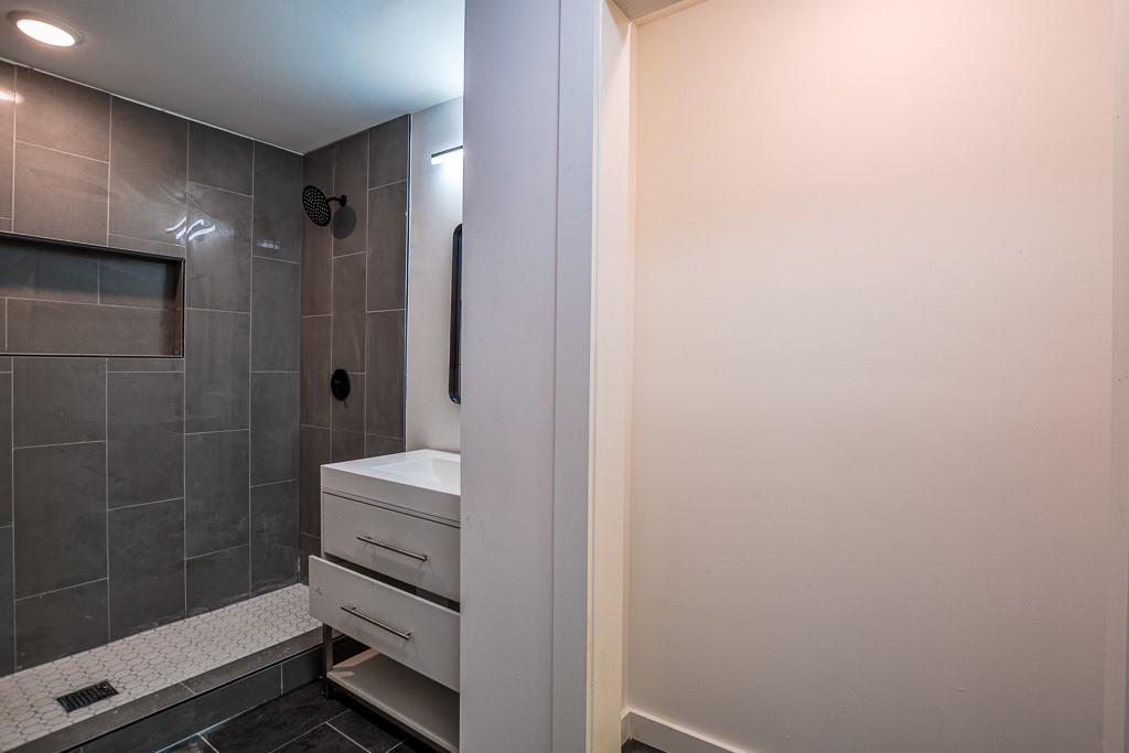 3349 Calhoun Road Northeast Rome, GA 30161 - Photo 25 of 30 a bathroom with a shower and a toilet