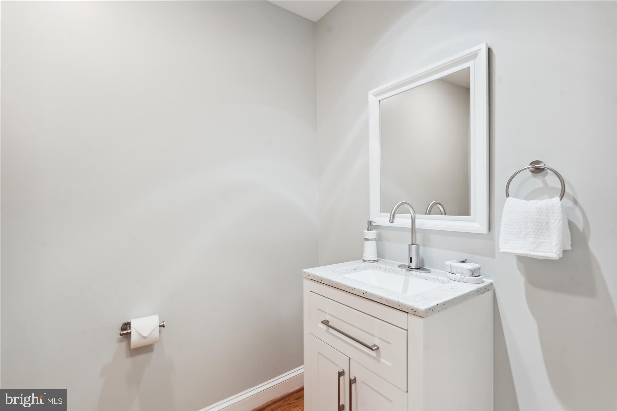 2559 Five Oaks Road Vienna, VA 22181 - Photo 19 of 55 a bathroom with a sink vanity and a mirror