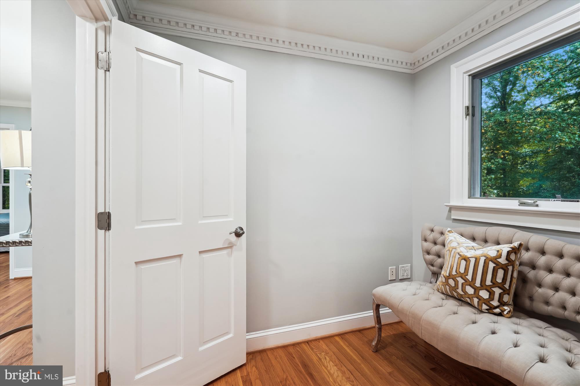 2559 Five Oaks Road Vienna, VA 22181 - Photo 23 of 55 a living room with furniture and a window