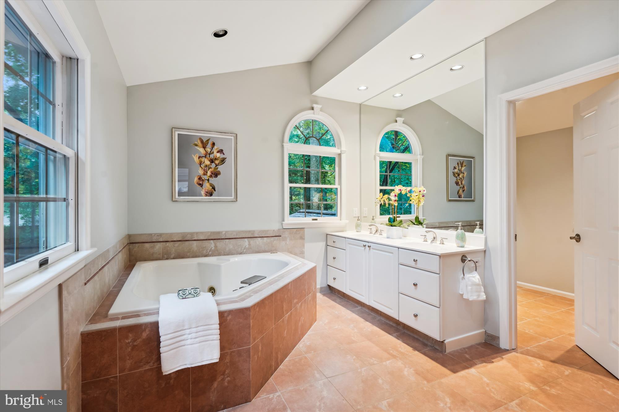 2559 Five Oaks Road Vienna, VA 22181 - Photo 27 of 55 a bathroom with a tub sink and mirror