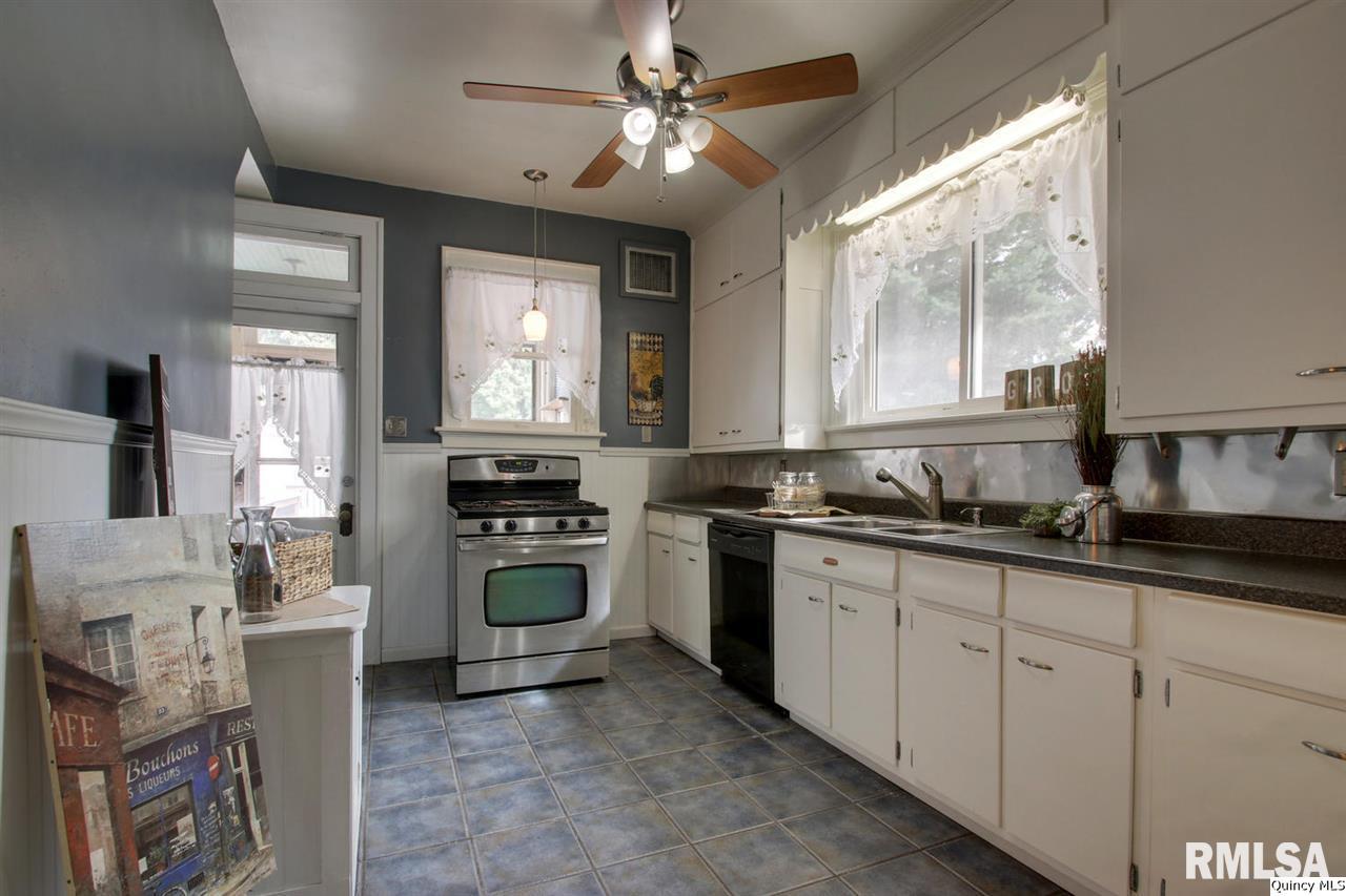 2241 Spring Street Quincy, IL 62301 - Photo 8 of 21