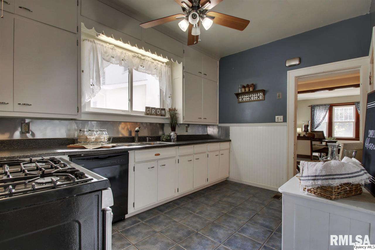 2241 Spring Street Quincy, IL 62301 - Photo 9 of 21