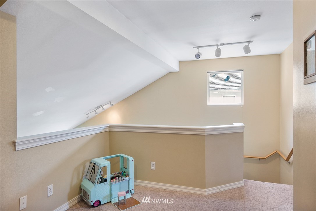8814 Northeast 178th Street Bothell, WA 98011 - Photo 14 of 32 Gallery Image 14