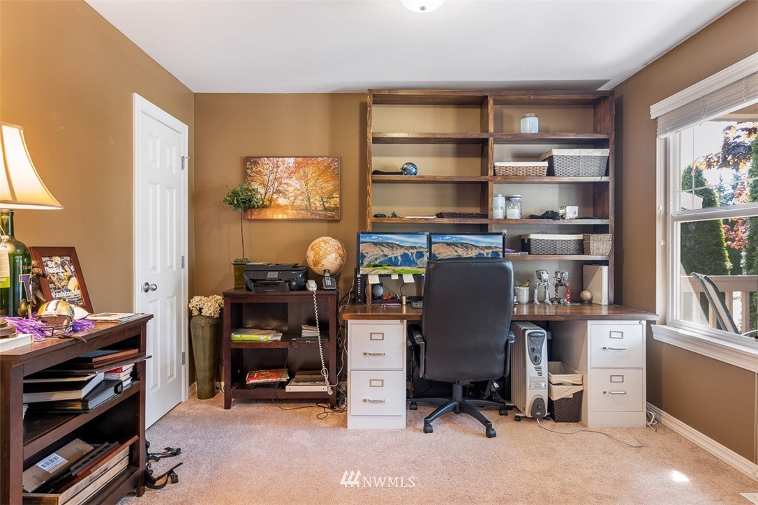 8814 Northeast 178th Street Bothell, WA 98011 - Photo 3 of 32 Gallery Image 3