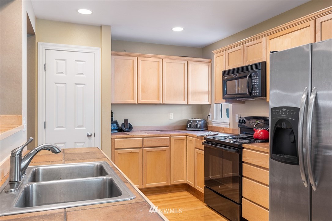 8814 Northeast 178th Street Bothell, WA 98011 - Photo 10 of 32 Gallery Image 10
