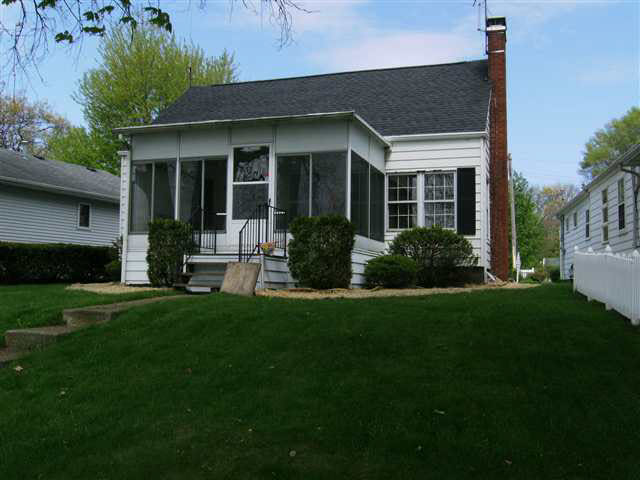 563 East Lake View Road Syracuse, IN 46567 - Photo 1 of 7 Gallery Image 1