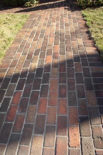 26 Amherst Road Pleasant Ridge, MI 48069 - Photo 34 of 43 front walkway.JPG