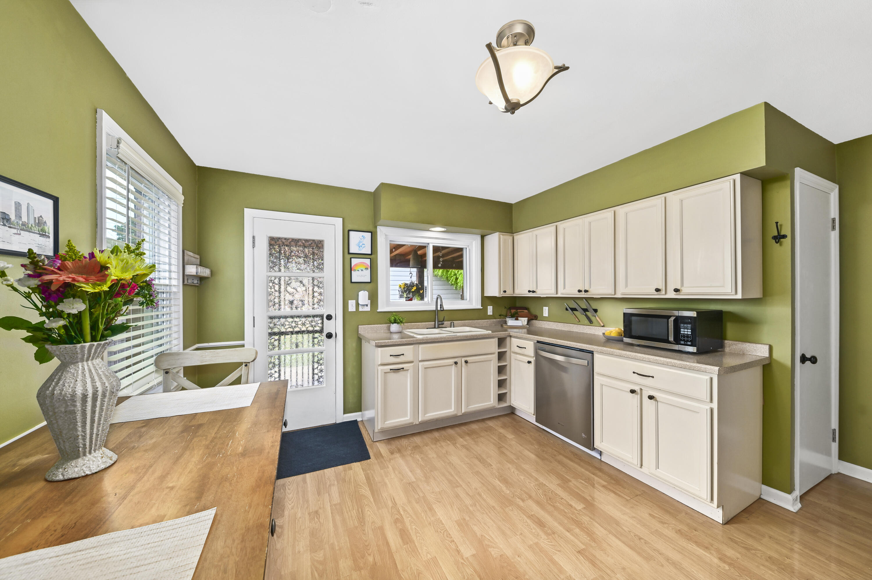 3249 North 79th Street Milwaukee, WI 53222 - Photo 7 of 26 EUP_3206