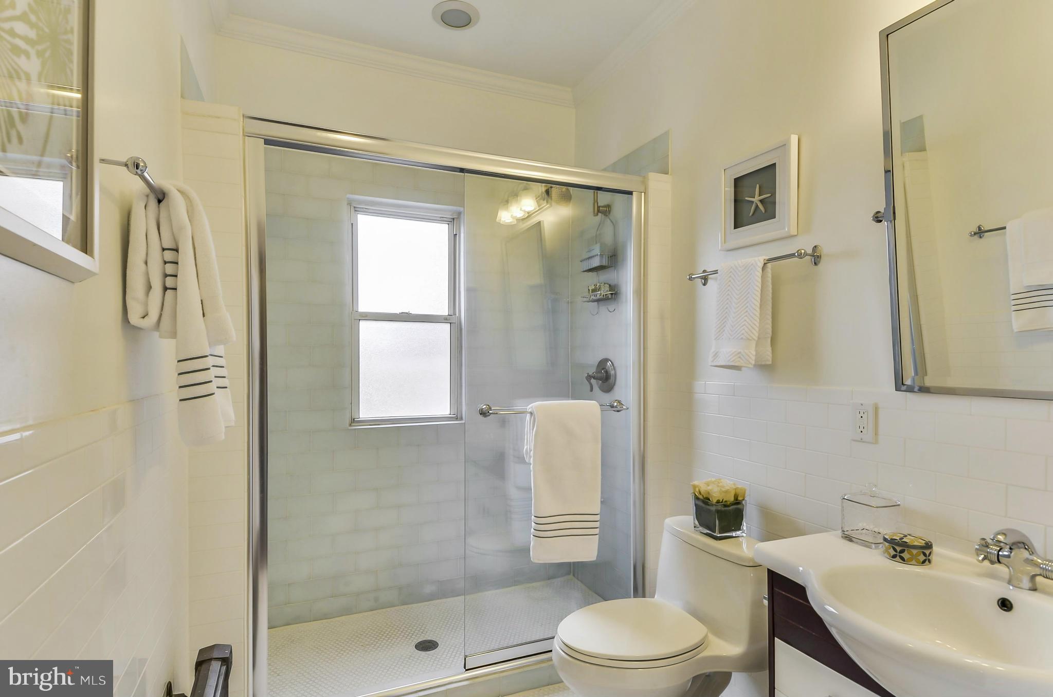 2006 Columbia Road Northwest, Unit 50 Washington, DC 20009 - Photo 19 of 30 Bath (Master)