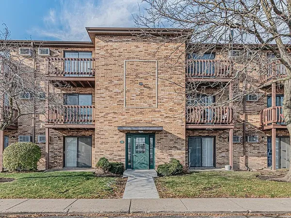 $1,785 | 1352 Geneva Drive, Unit 2A, Palatine, IL 60074