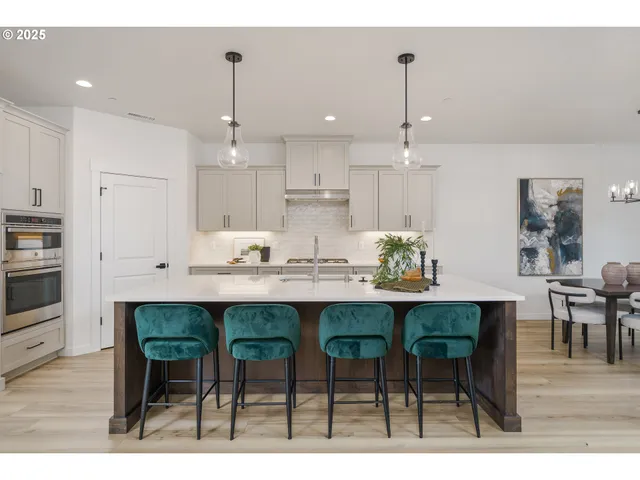 $649,900 | 2312 East Dalmation Drive, La Center, WA 98629