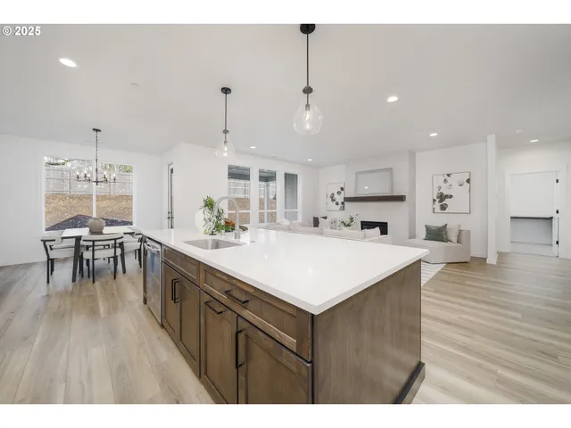 $649,900 | 2312 East Dalmation Drive, La Center, WA 98629