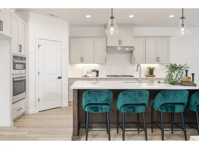 $649,900 | 2312 East Dalmation Drive, La Center, WA 98629