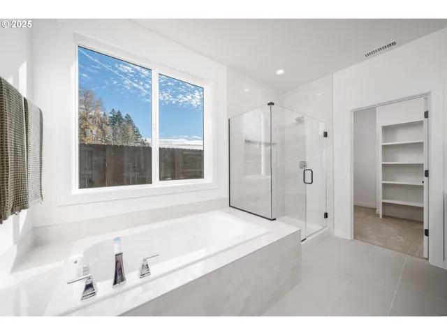 $649,900 | 2312 East Dalmation Drive, La Center, WA 98629