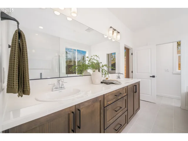 $649,900 | 2312 East Dalmation Drive, La Center, WA 98629