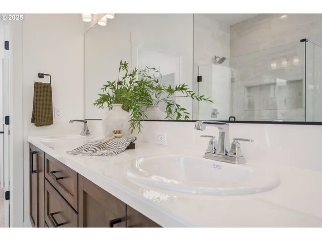 $649,900 | 2312 East Dalmation Drive, La Center, WA 98629