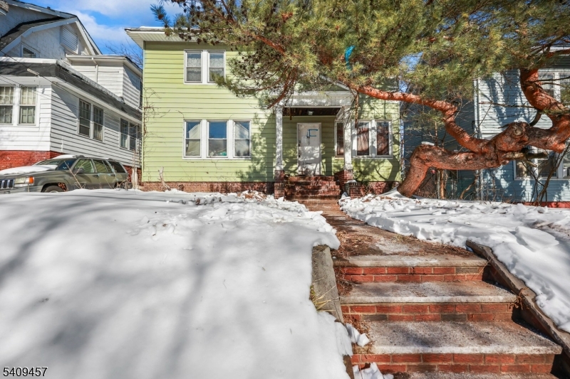 37 Custer Avenue Newark, NJ 07112 - Photo 4 of 6