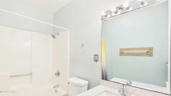 $1,275 | 301 Lullwater Drive, Unit 295, Panama City Beach, FL 32413