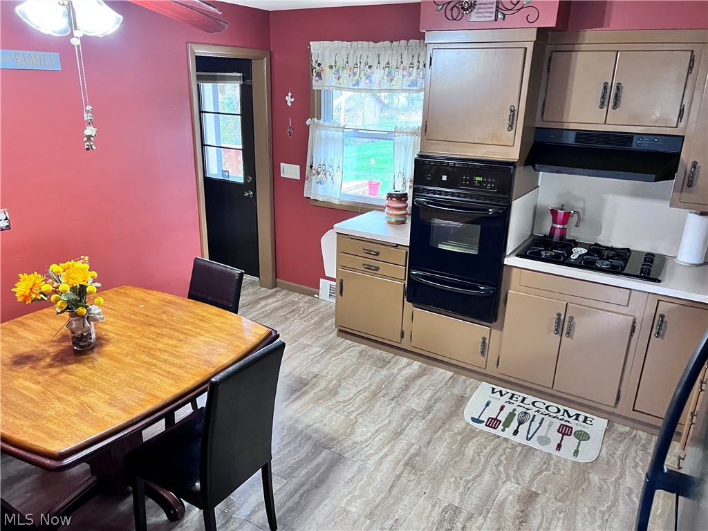 879 Lander Road Cleveland, OH 44143 - Photo 12 of 34